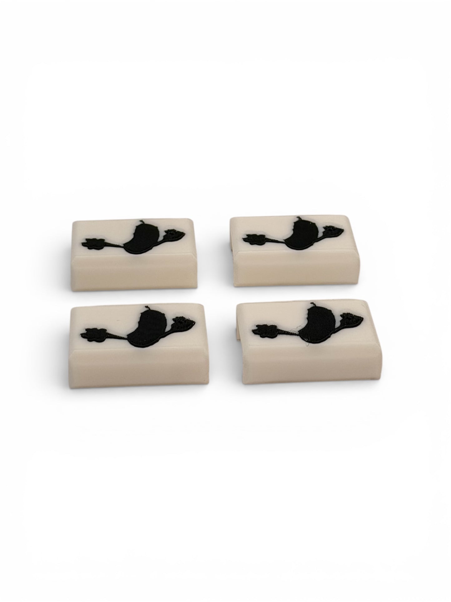 16mm Dinkle Berries logo white 3g (4 pack)